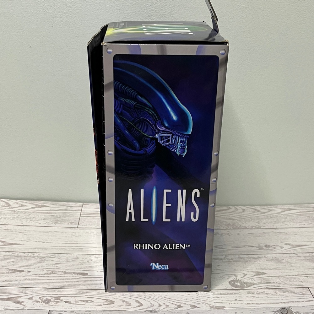 NECA Aliens Rhino Alien Action Figure Kenner Tribute Translucent Orange Black - Picture 7 of 12